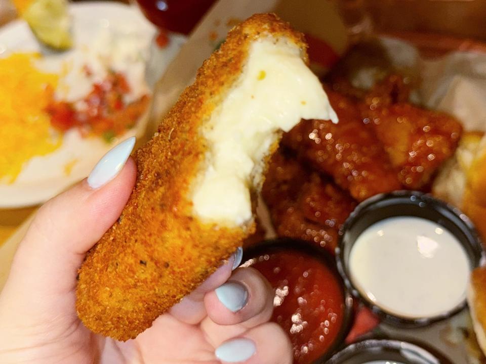 chilis mozzarella sticks