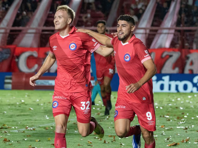 Argentinos Juniors le ganó a Rosario Central y llegó a lo más alto del grupo A, que comparte con River y Vélez