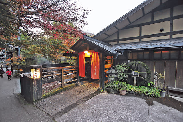 黑川溫泉旅館多是傳統的旅館，來此不單讓身心放鬆，還可享受日式的款待。（湯炳強攝）