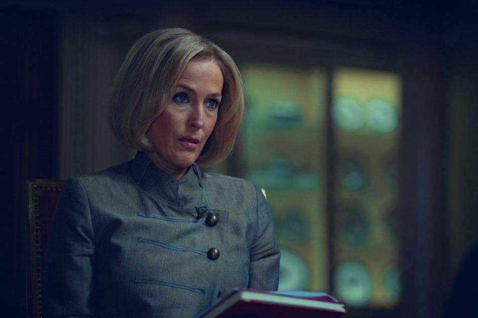 Gillian Anderson as Emily Maitlis (PETER MOUNTAIN/NETFLIX)