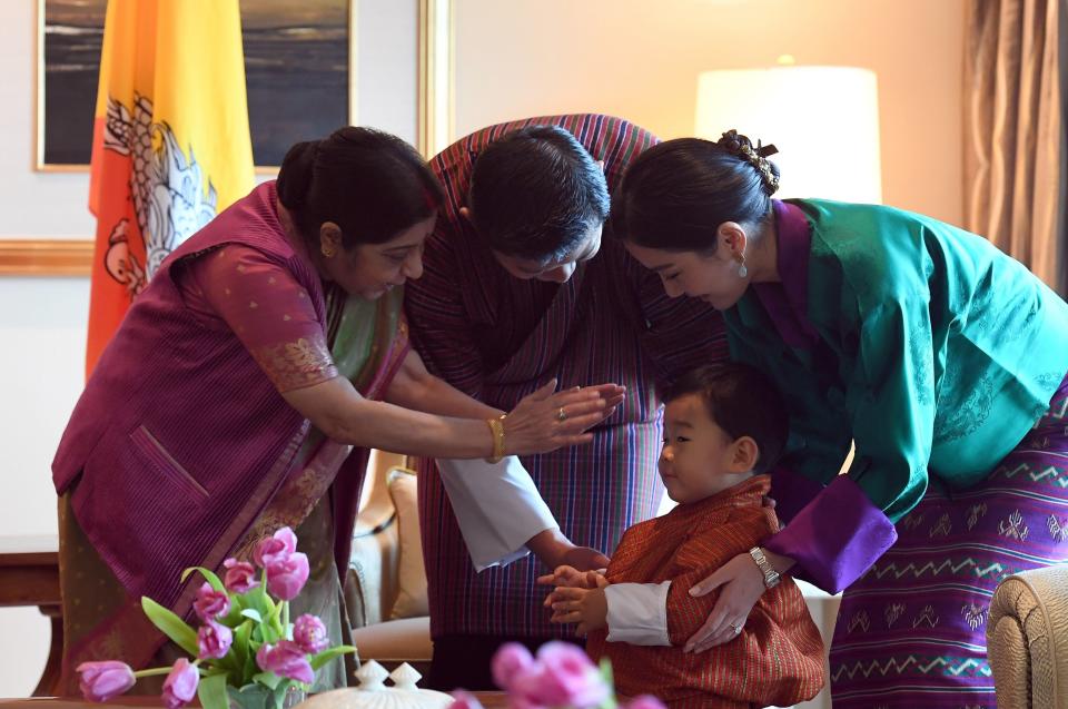 Indian foreign minister Sushma Swaraj, Bhutan's prince Jigme Namgyel Wangchuck, Bhutan's King Jigme Khesar Namgyel Wangchuck and Queen Jetsun Pema in New Delhi. (Photo: PRAKASH SINGH via Getty Images)