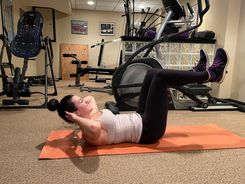kendall jenner workout day 2 crunches