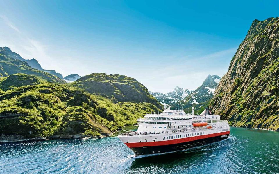 Hurtigruten is wasting no time in returning to international waters - Hurtigruten 