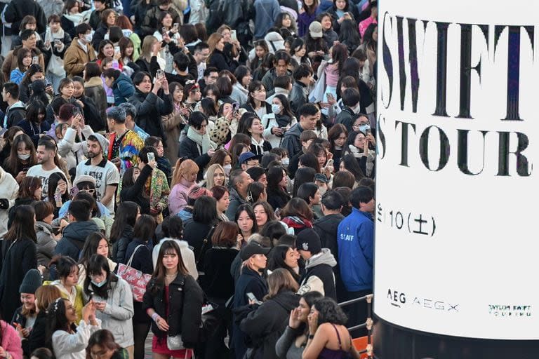 Más de 50 mil fanáticos de Taylor Swift se dieron cita en el Tokyo Dome para ver a la cantante, cuyo poder de atracción superó al mismísimo Lionel Messi