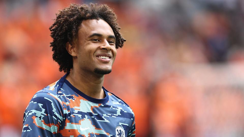 Joshua Zirkzee arrives in England for Man Utd medical