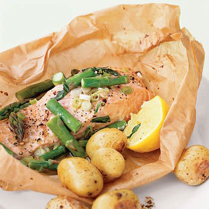 Steamed Salmon and Asparagus in Parchment