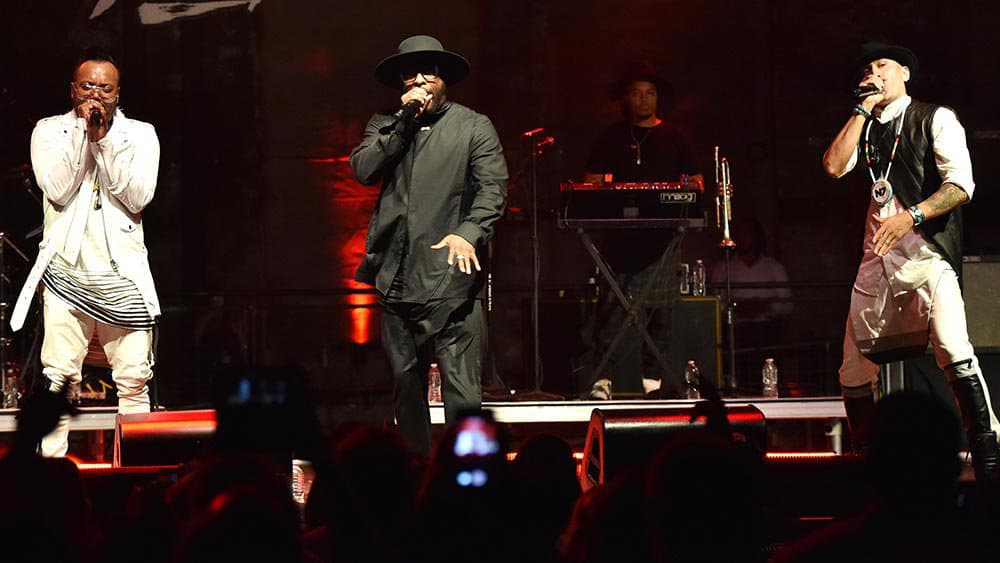 will.i.am leader des Black Eyed Peas, en concert avec  apl.de.ap and Taboo. - Mike Coppola - Getty Images North America - AFP