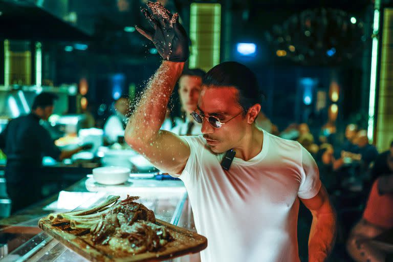 El turco conocido como Salt Bae recibió a LA NACION en su restaurante del Sheraton de Doha y recordó sus inicios en las parrillas porteñas