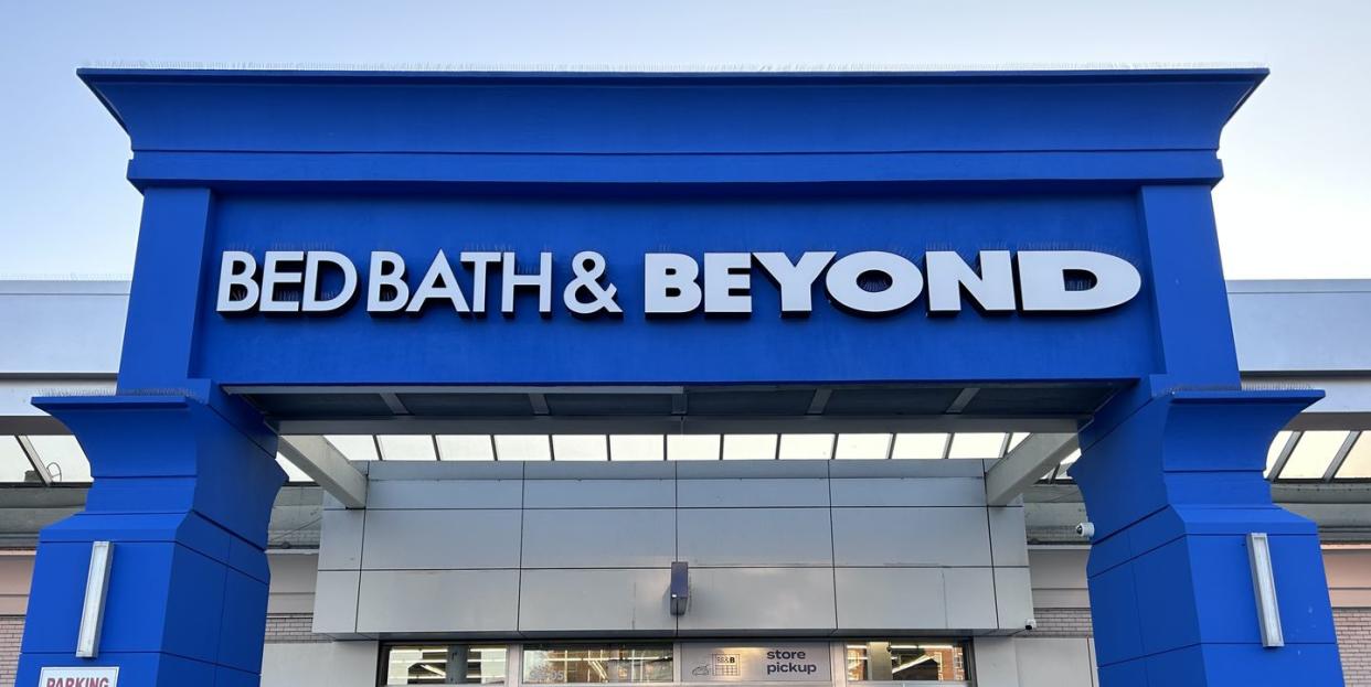 bed bath beyond store sign, queens, new york