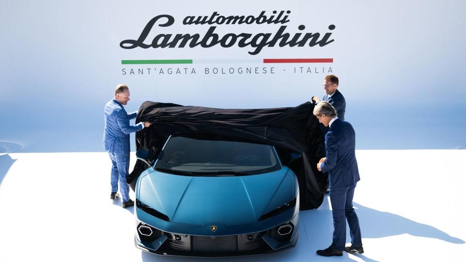 Winkelmann e sua equipe revelaram o Temerario no evento Quail em Carmel, Califórnia. (Fonte: Lamborghini).