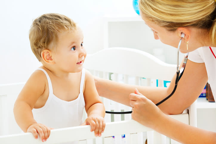 AÑADIR AQUÍ FOTO: La visita médica a domicilio es un excelente recurso para los padres de un bebé. Foto: vgajic/Getty Images 