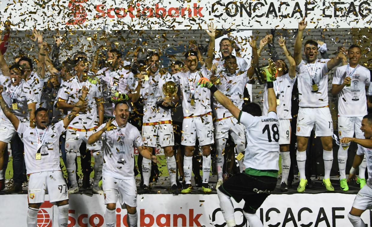 Herediano players celebrate their championship victory of the Concacaf League Final, in "Tiburcio Carias Andino" stadium, in Tegucigalpa, on November 1, 2018. - Herediano won the finals 32 on aggregate for their first CONCACAF League title. (Photo by ORLANDO SIERRA / AFP)        (Photo credit should read ORLANDO SIERRA/AFP/Getty Images)
