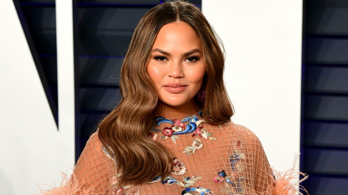 Chrissy Teigen Apologises Following Online Bullying Controversy