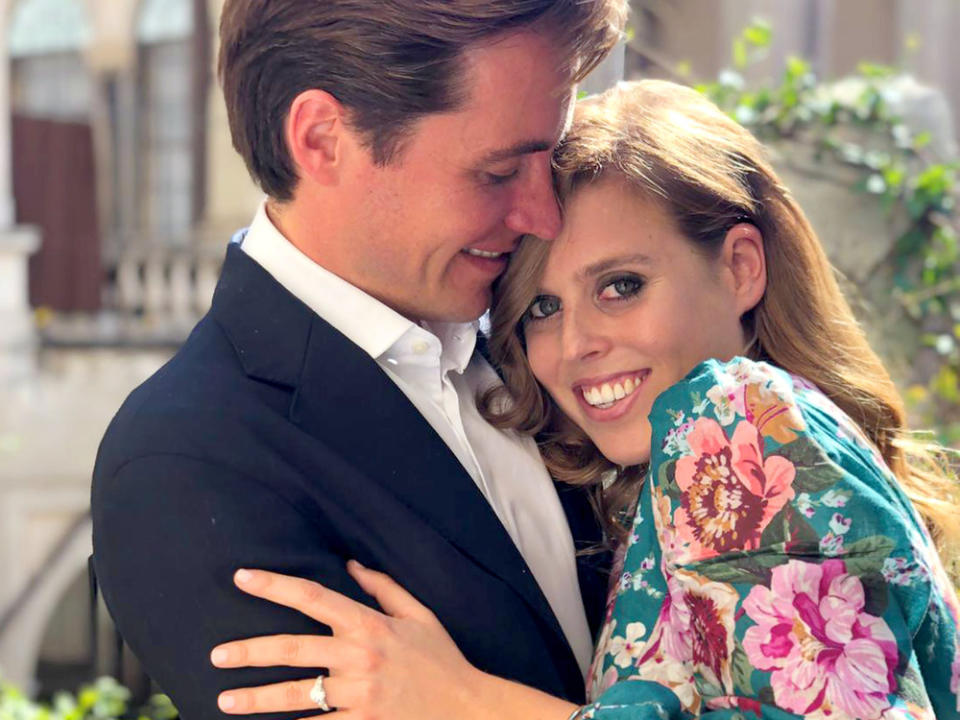 Prinzessin Beatrice und Edoardo Mapelli Mozzi auf ihrem Verlobungsfoto (Bild: imago images/Starface)