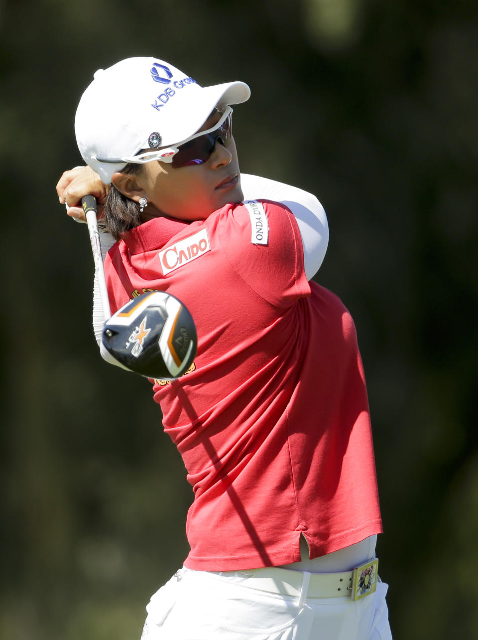 Se Ri Pak, of South Korea, watches her tee shot on the second hole during the first round at the Kraft Nabisco Championship golf tournament on Thursday, April 3, 2014, in Rancho Mirage, Calif. (AP Photo/Chris Carlson)