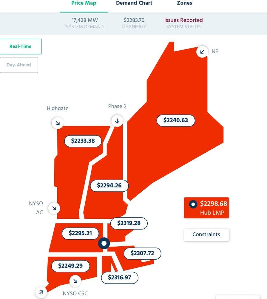 Mae'r map hwn yn dangos pris amser real trydan cyfanwerthu ar Noswyl Nadolig wrth i New England brofi methiant rhai gweithfeydd pŵer i gamu i mewn a bwydo'r grid trydan yn ystod y galw brig.