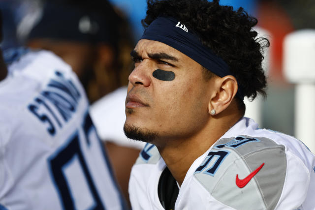 Tennessee Titans linebacker Rashad Weaver (99) watches the Jumbotron during  their game against the New York Giants Sunday, Sept. 11, 2022, in  Nashville, Tenn. (AP Photo/Wade Payne Stock Photo - Alamy