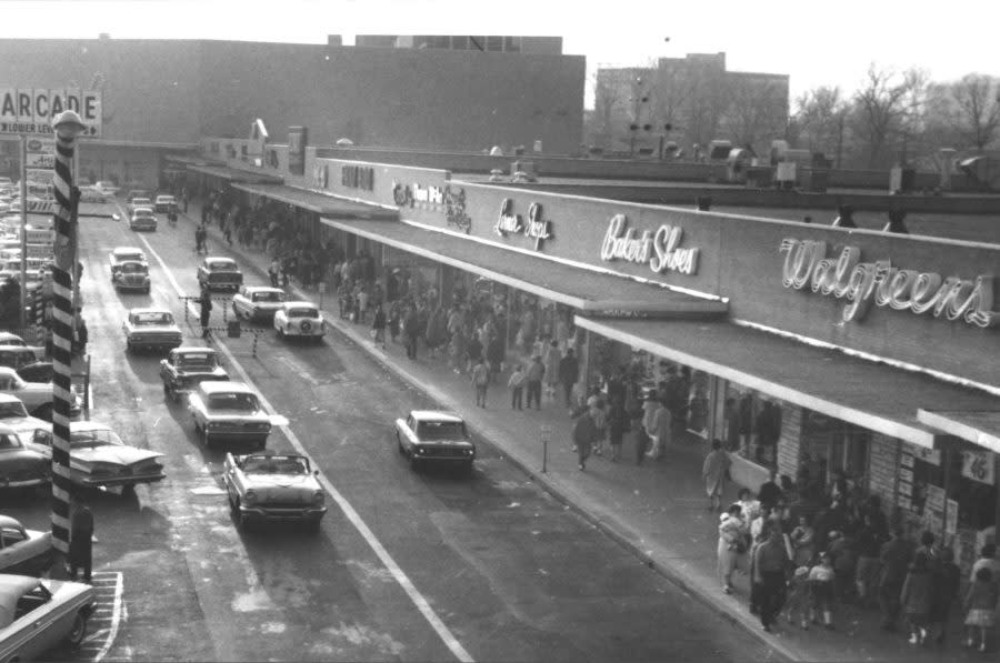 Crestwood Plaza 1961 - Image courtesy of Mark Zorensky from Hycel Properties