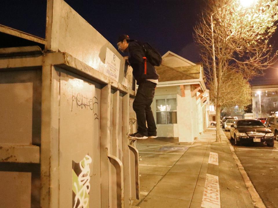 Jake Orta, veterano de guerra, sobrevive con lo que encuentra en la basura de los millonarios de San Francisco. Foto: <span>Jim Wilson/The New York Times (Via The Independent). </span>