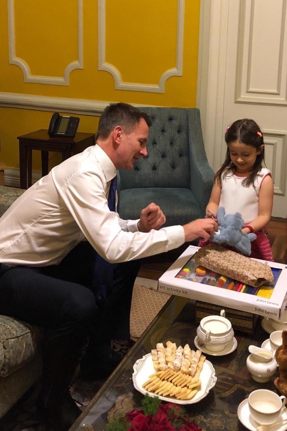 Exchange of gifts: Jeremy Hunt meets Nazanin Zaghari-Ratcliffe’s daughter Gabriella, four