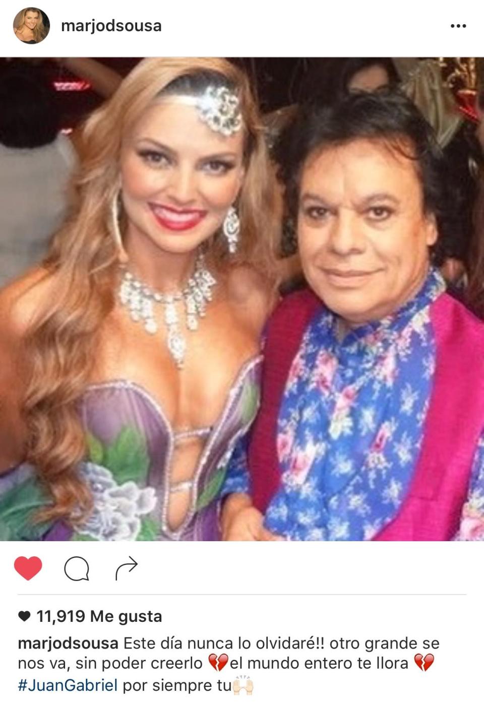 Marjorie de Sousa fue afortunada de poder compartir con Juan Gabriel, gracias a su amiga Mariana Seoane… “Este día nunca lo olvidaré!! otro grande se nos va, sin poder creerlo ,el mundo entero te llora… #JuanGabriel por siempre tu”.