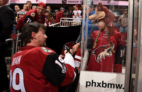 GLENDALE, AZ - MARCH 05: Shane Doan #19 of the Arizona Coyotes signs an autograph for a young fan after pre-game skate against the Carolina Hurricanes at Gila River Arena on March 5, 2017 in Glendale, Arizona. (Photo by Norm Hall/NHLI via Getty Images)