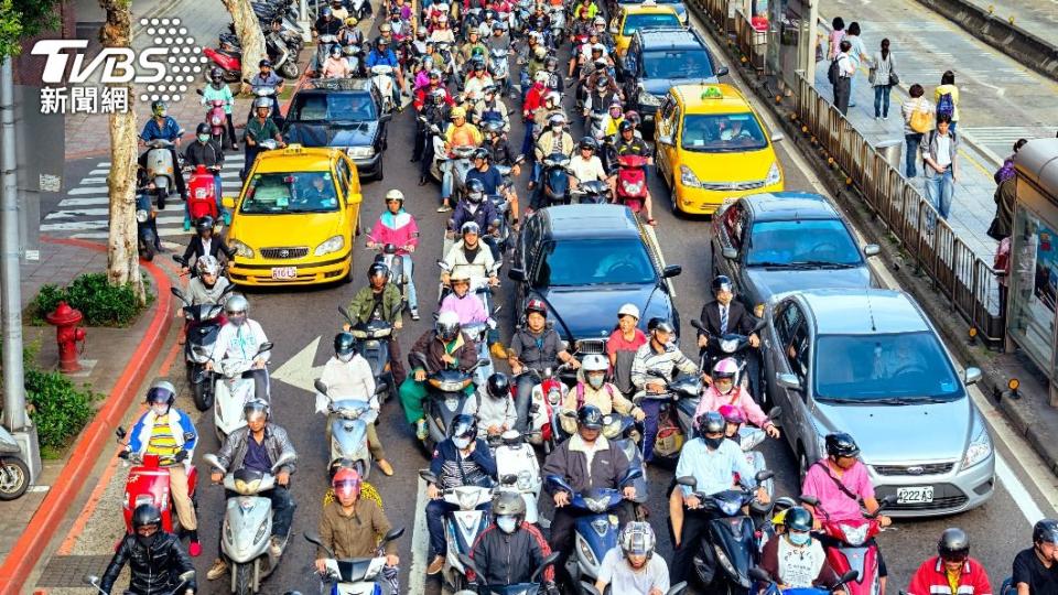 田中美帆稱見過台灣車輛遇上救護車卻懶得動。（示意圖／shutterstock達志影像）