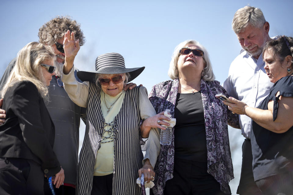 Image: (Brett Coomer / Houston Chronicle via AP)