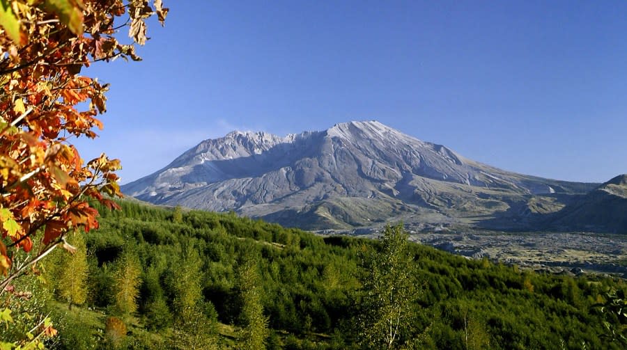 <em>Mount Saint Helens (Photo by David McNew/Getty Images)</em>