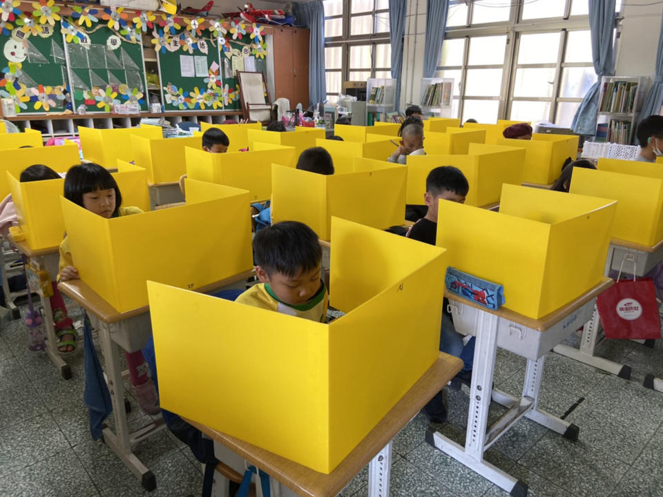 Image: Schoolchildren use plastic dividers at a school in Taiwan. (Courtesy of the Da Jia Elementary School)