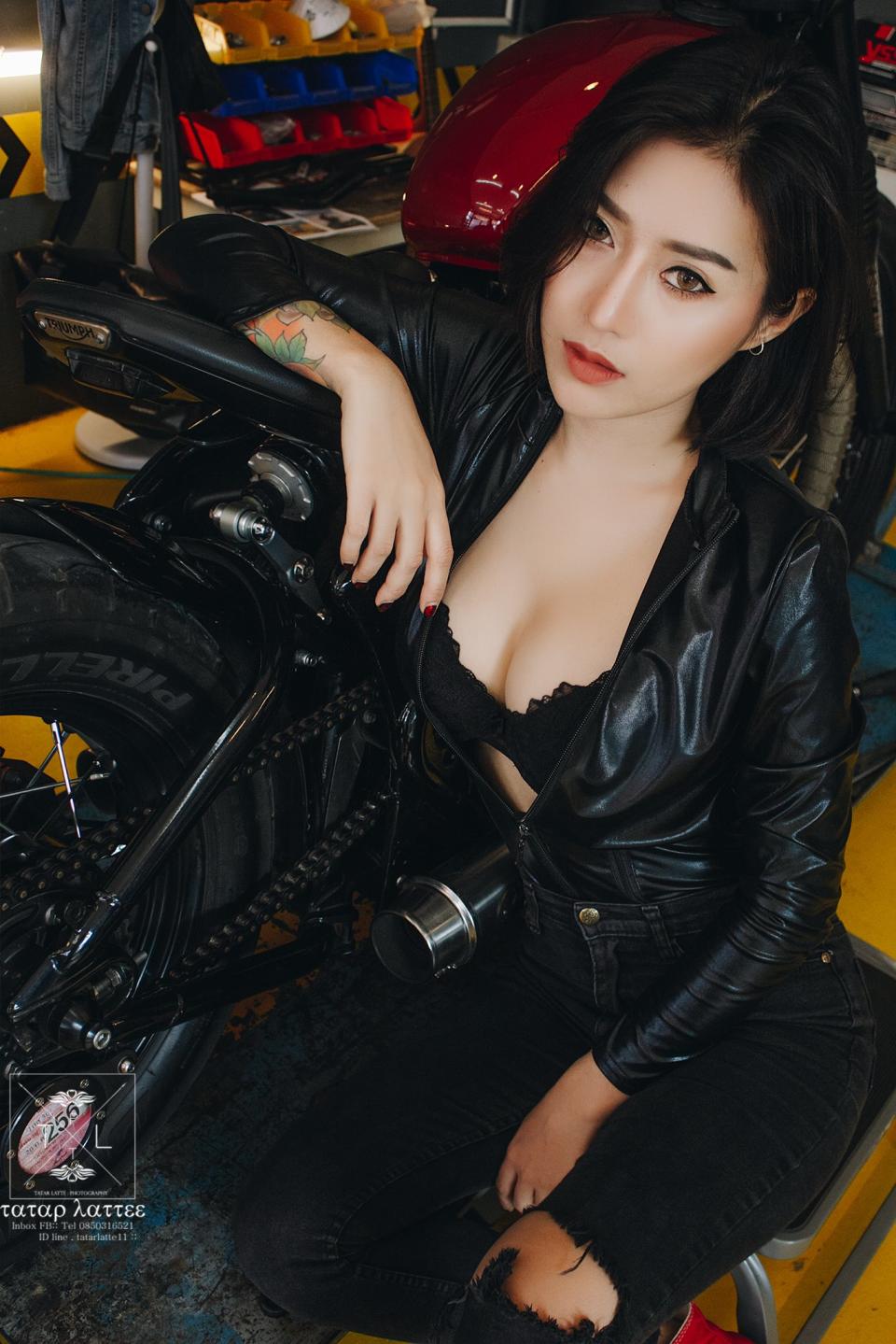 moto-triumph-bonneville-bi-lan-at-boi-nguoi-dep-goi-cam-07