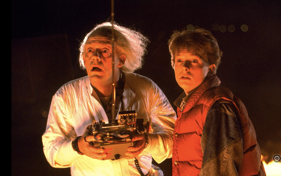 米高福克斯與克里斯多夫洛伊當年演出的《回到未來》當年演出的《回到未來》是經典賣座片。（圖／IMDb）