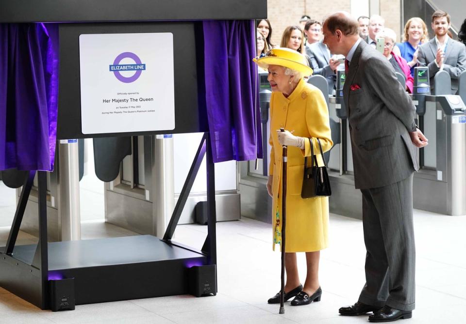 The Queen and the Earl of Wessex unveil a plaque at Paddington station in London, to mark the completion of London’s Crossrail project (Ian West/PA) (PA Wire)