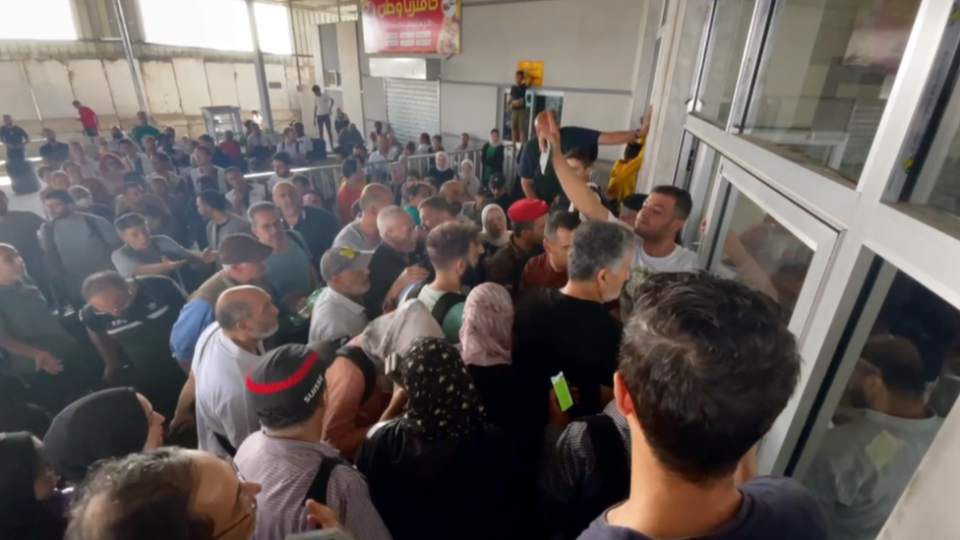 Crowds at the Rafah crossing from the Gaza side