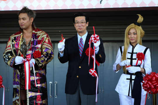 The tape-cutting ceremony to mark the start of the C3 CharaExpo 2016 (Photo: Sharlene Sankaran/Yahoo Singapore)