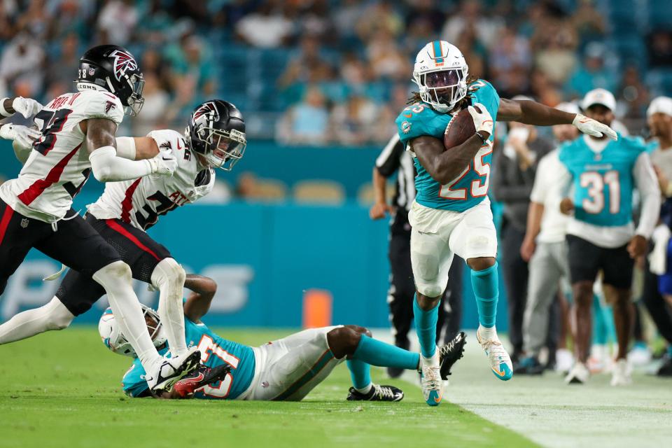 Miami Dolphins running back Jaylen Wright (25) runs down the sideline against the Atlanta Falcons in the third quarter during a preseason game August 9, 2024, at Hard Rock Stadium in Miami Gardens, Florida. Mandatory Credit: Nathan Ray Seebeck-USA TODAY Sports