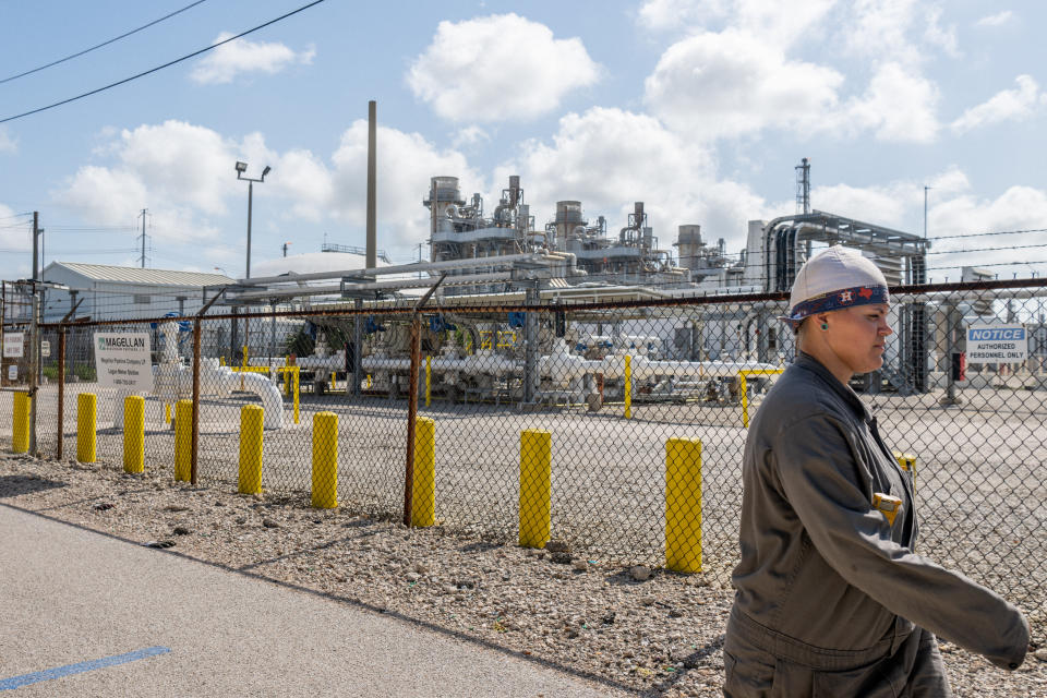 Texas added approximately 4,000 oil field service jobs in April, but throughout the country employment around the oil sector remains below pre-pandemic levels. (Photo by Brandon Bell/Getty Images)