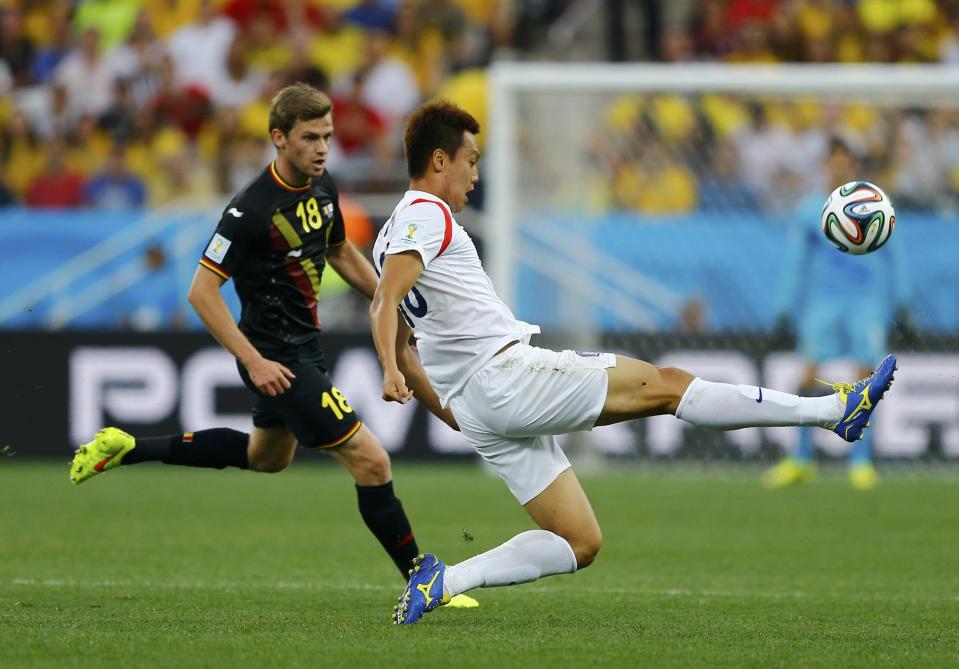 Belgium's Nicolas Lombaerts (L) fights for the ball with South Korea's Kim Shin-wook during their 2014 World Cup Group H soccer match at the Corinthians arena in Sao Paulo June 26, 2014. REUTERS/Ivan Alvarado