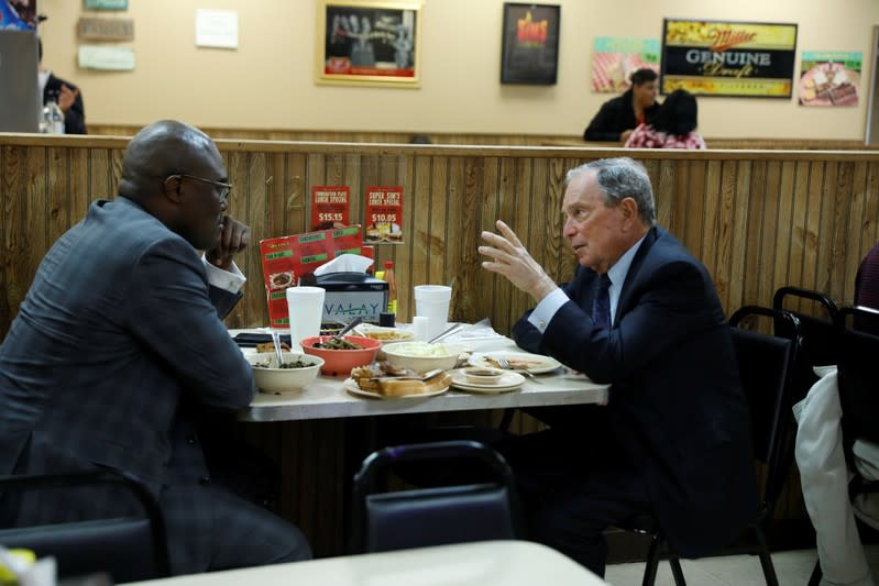 Michael Bloomberg eats lunch in Arkansas