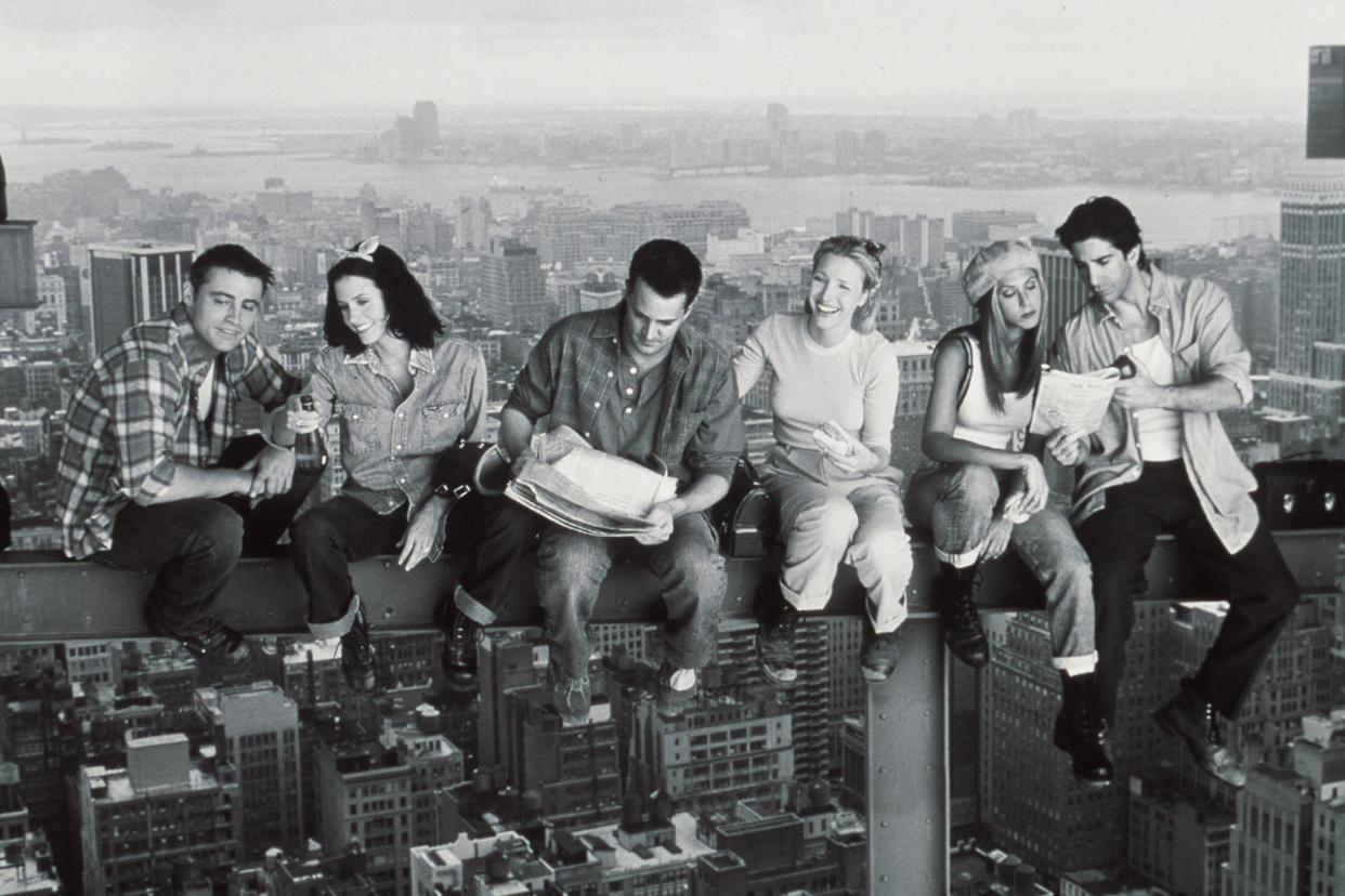 Matt LeBlanc, Courteney Cox, Matthew Perry, Lisa Kudrow, Jennifer Aniston and David Schwimmer in a 1999 promo shot for Friends. (Getty Images)