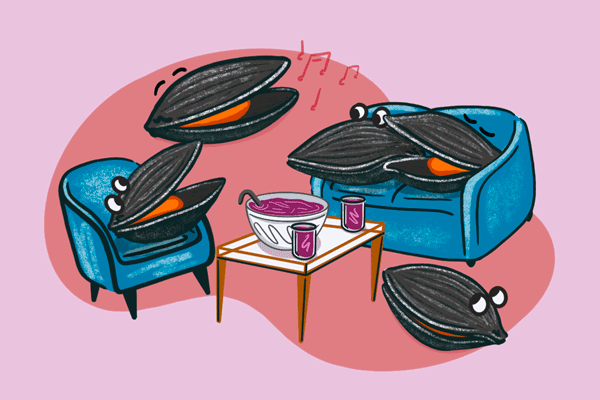 Mussels make the ideal dinner for one, using only your fingers and crusty bread to sop up all their flavorful broth. <span class="copyright">(Hanna Carter / For The Times)</span>