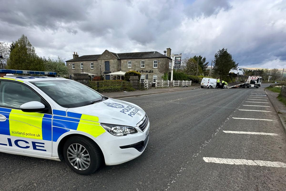 Police officers on the scene, Glasgow Road, Kirkintilloch <i>(Image: Newsquest)</i>