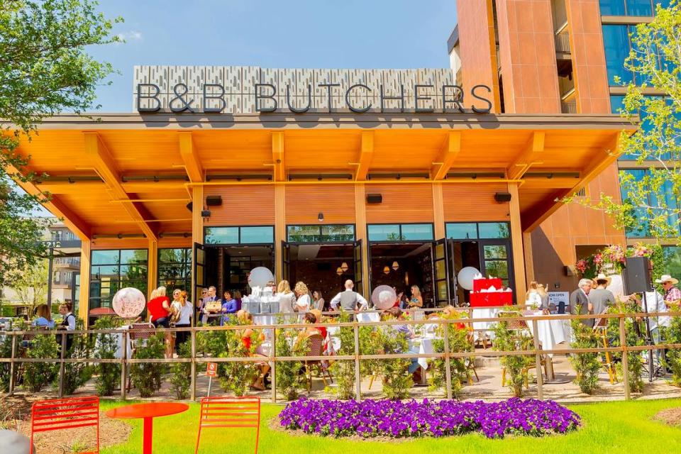 The patio at B&B Butchers in Clearfork.