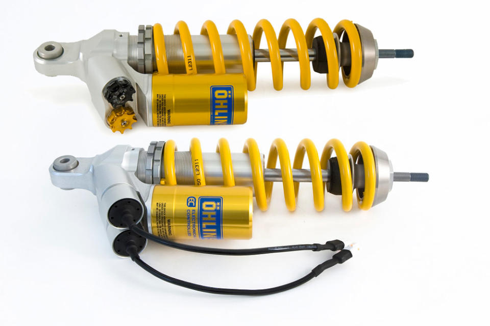 OHLINS TTX36（上）與TTX36 EC（下）兩者的差異，就只有阻尼調整鈕改由步進馬達驅動。