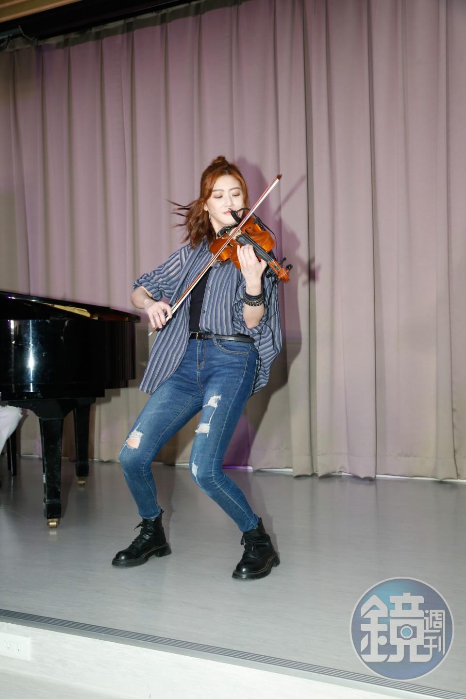 林逸欣擅長演奏多種樂器，這次挑戰出演音樂劇，讓她既緊張又充滿期待。