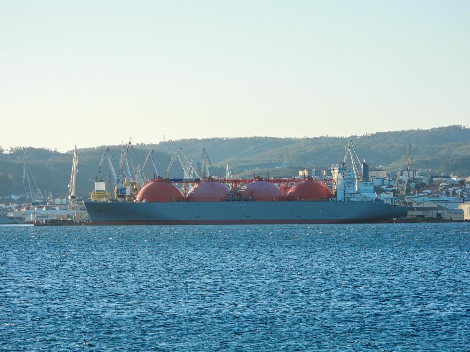 Ein LNG Schiff vor der Küste Spaniens. - Copyright: Getty Images