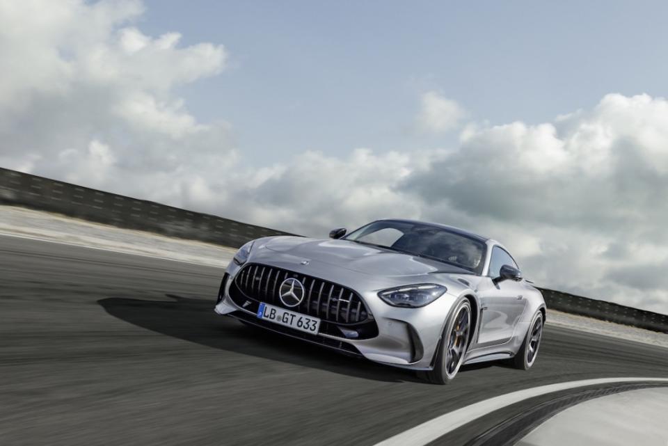 2-2-v8-twinturbo-mercedes-amg-gt