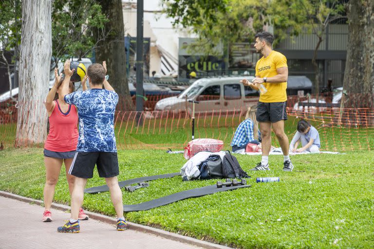 Los fines de semana, los parques y plazas se vuelen a llenar de actividades 