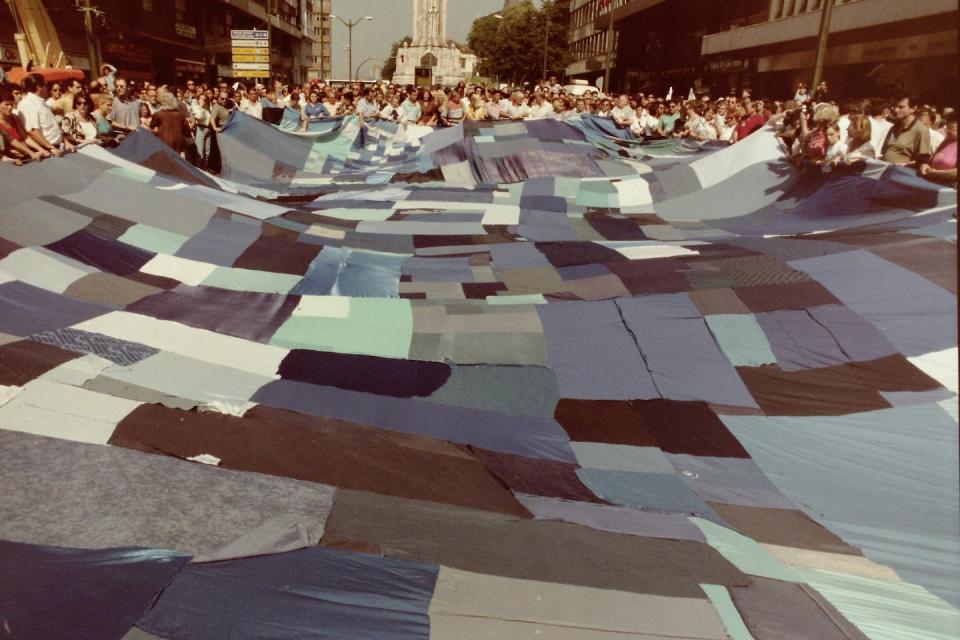 Manifestación en 1996 en Bilbao por la libertad de José María Aldaya, secuestrado por ETA. Fidel Raso. Author provided