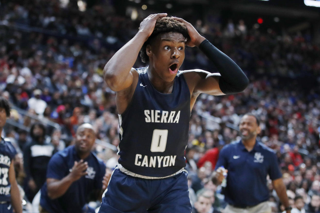 LeBron 'Bronny' James Jr. jugando un partido con el equipo de su instituto, el Sierra Canyon.